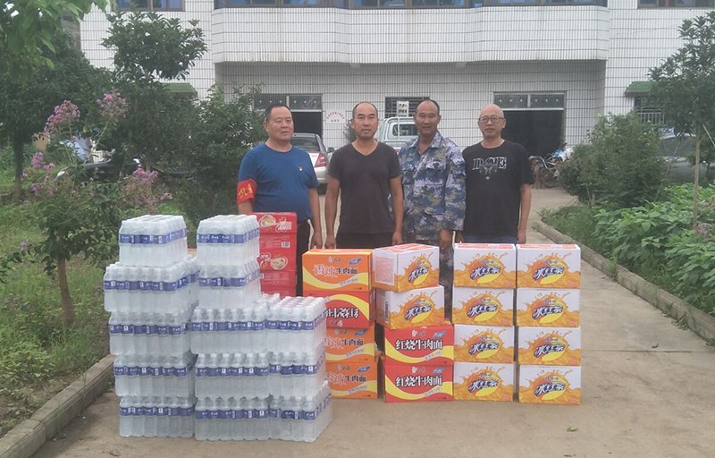 三场防汛捐赠.jpg