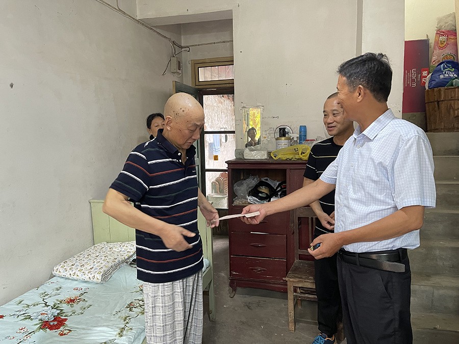 8.30四场居委会：真情关爱暖人心  浓浓关怀聚党心.jpg